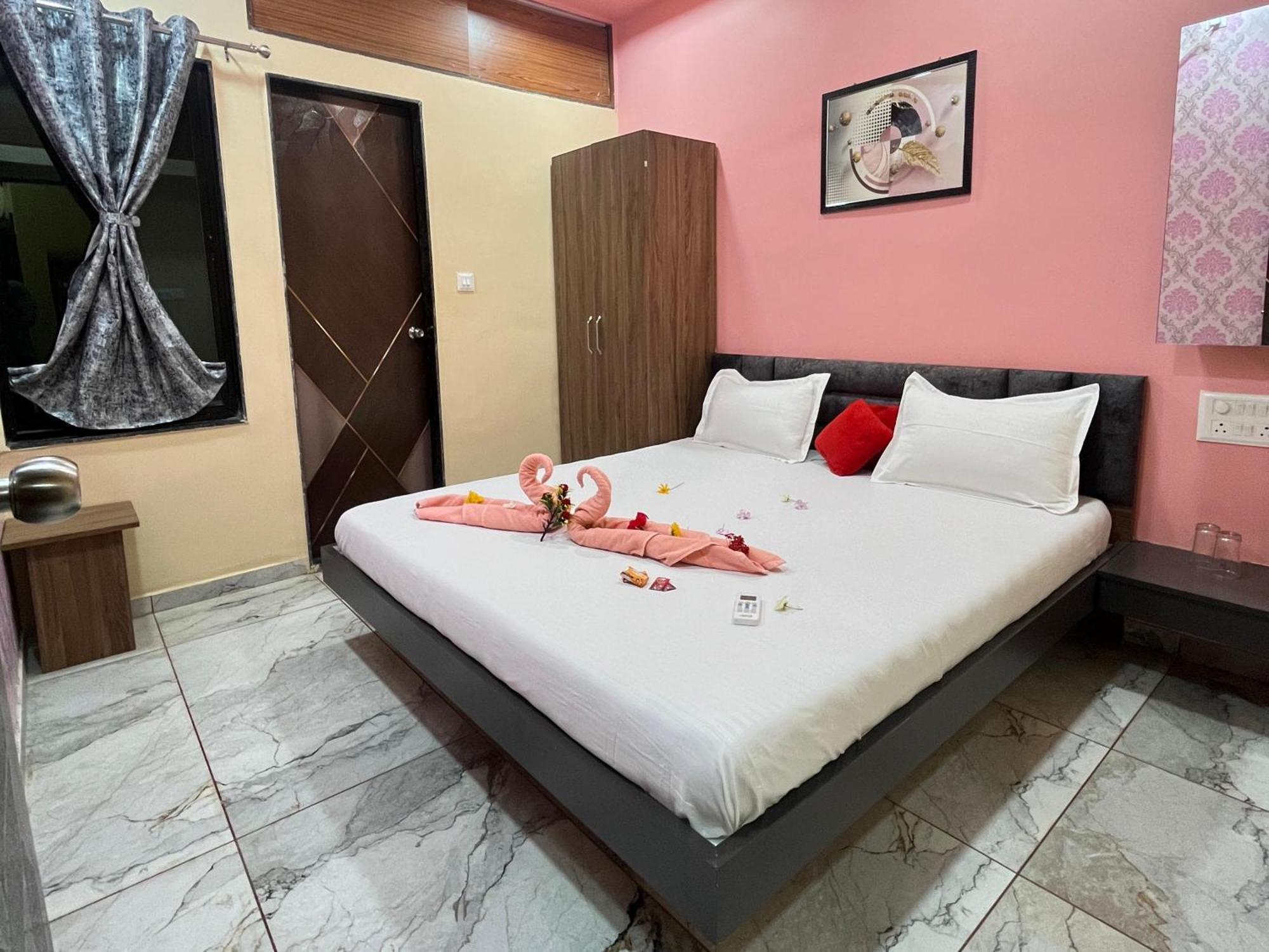 Jai Swaminarayan Delux Homestay Garudeshwar Esterno foto